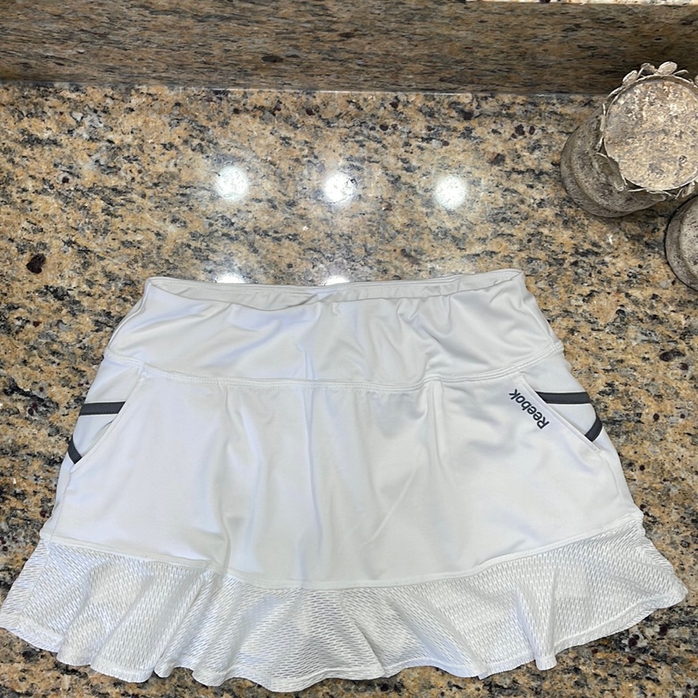 REEBOK TENNIS SKORT WOMEN'S SIZE SMALL